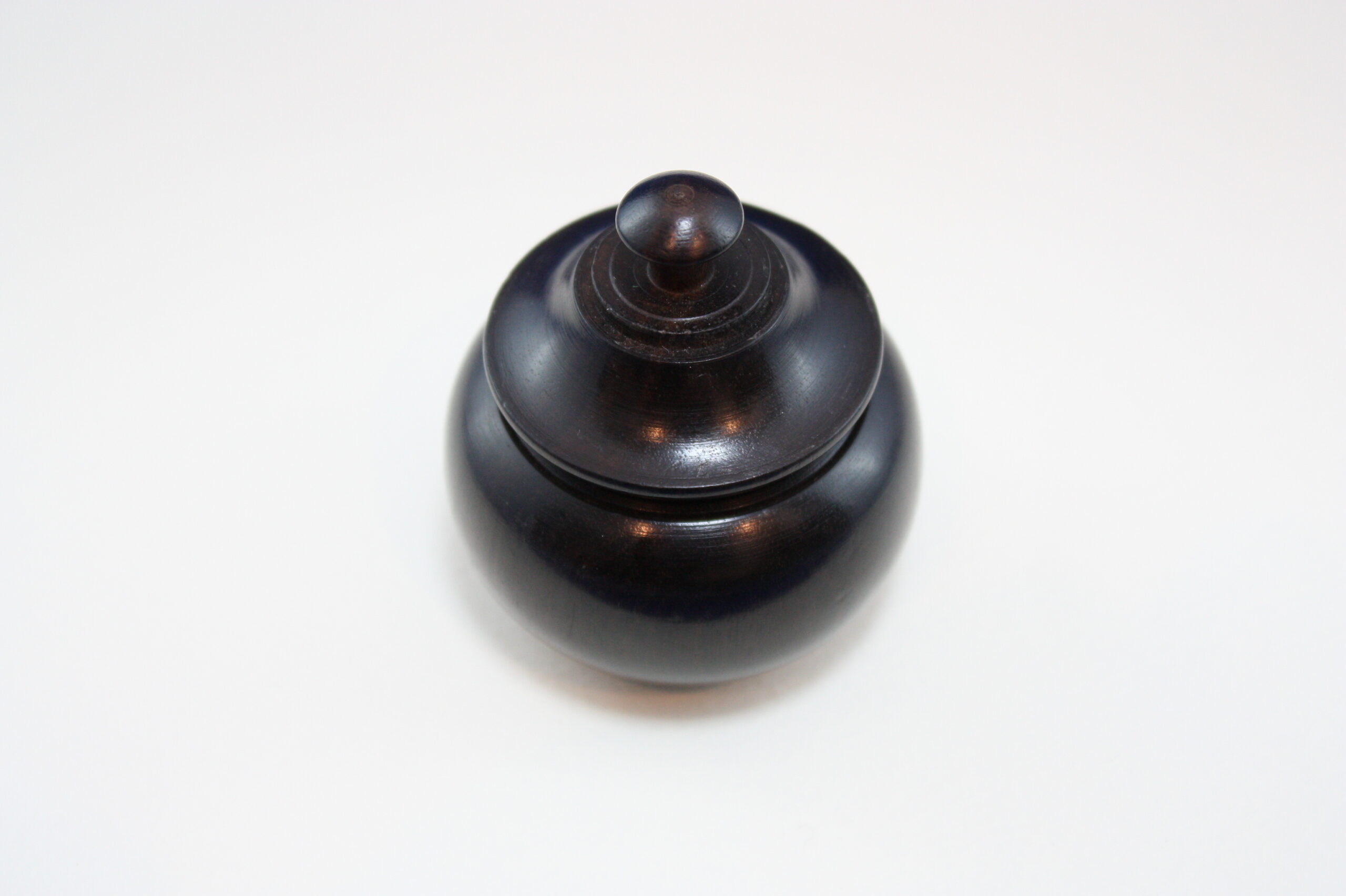 黒檀　宝珠型香合