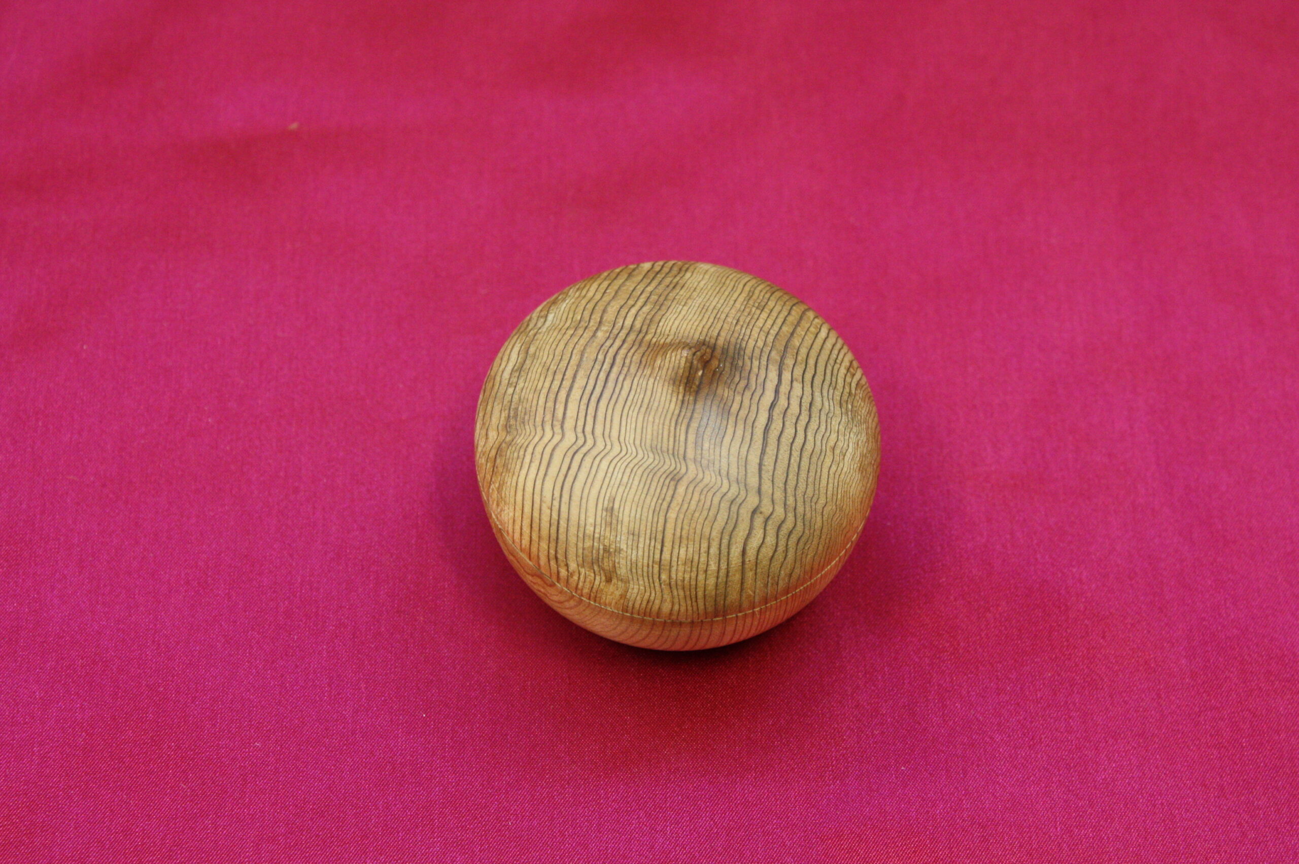 特：屋久杉　香合　宝珠型