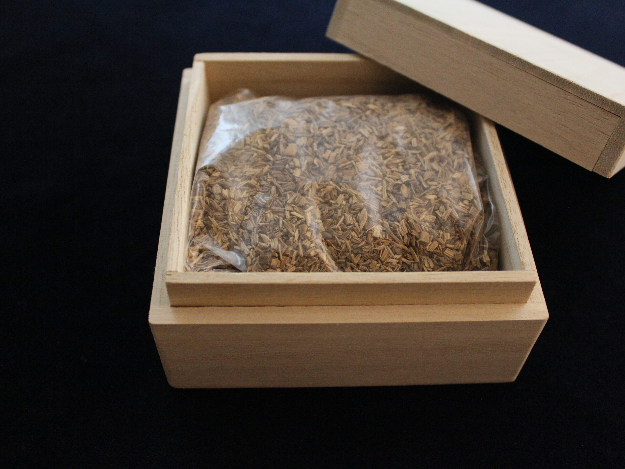 沈香　刻み　桐箱入り