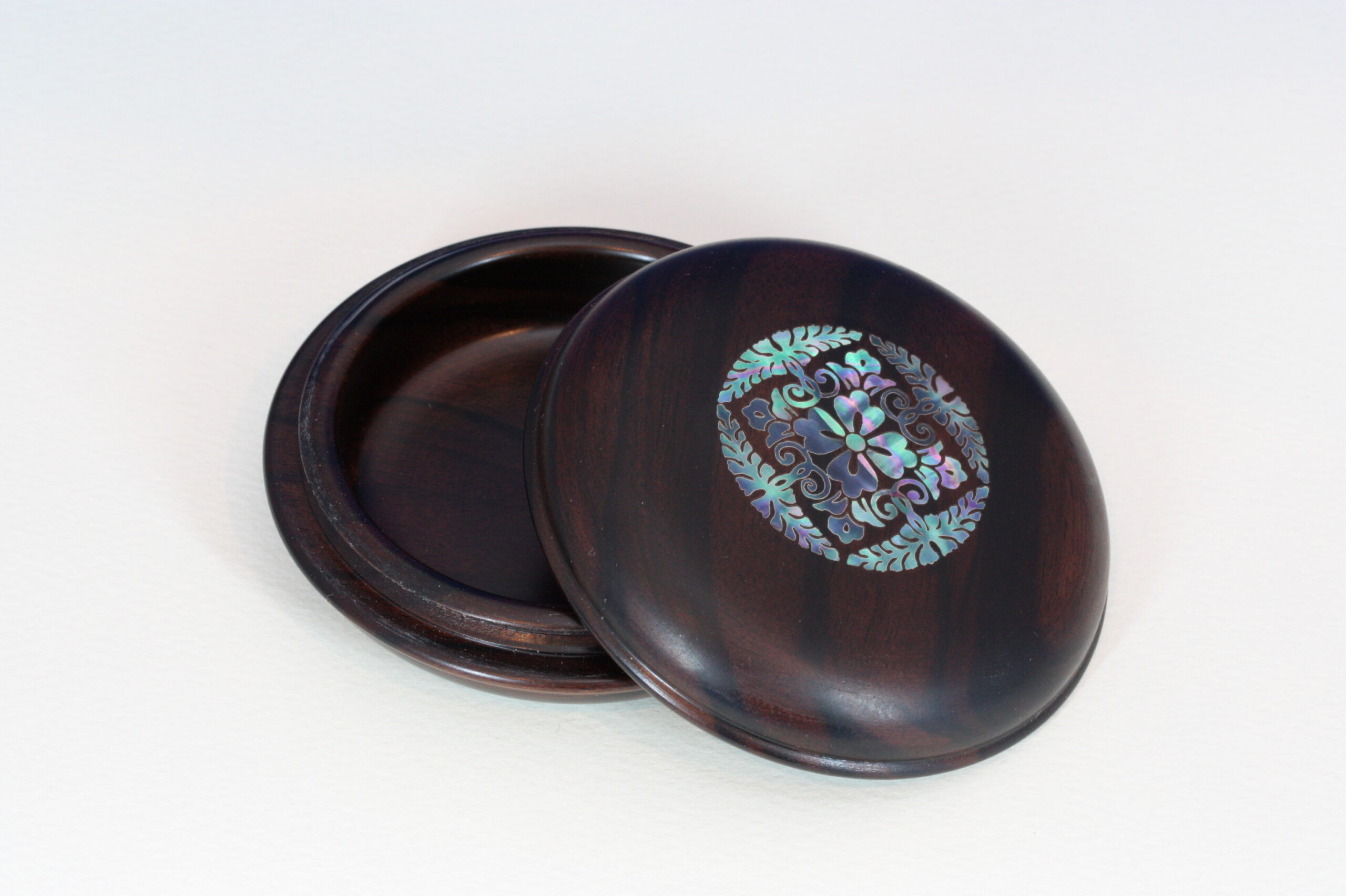 紫檀　香合　貝象嵌入