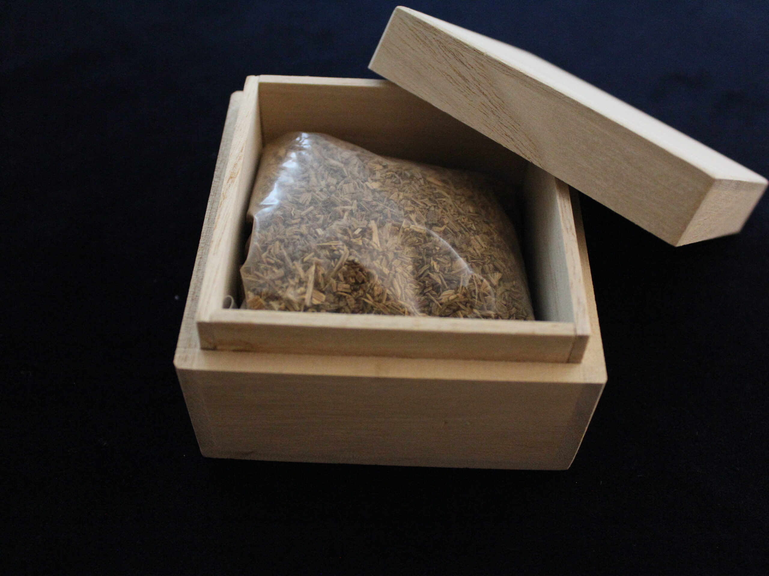 沈香　刻み　桐箱入り